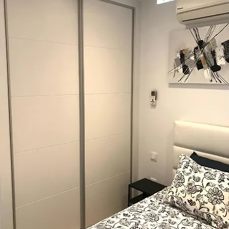 Air-conditioned 2 Bedroom Poolside Apt - Free Wifi * Puerto del Carmen (Lanzarote)