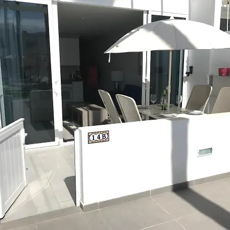 Air-conditioned 2 Bedroom Poolside Apt - Free Wifi * Puerto del Carmen (Lanzarote)