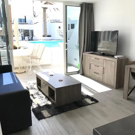 Apartment Air-conditioned 2 Bedroom Poolside Apt - Free Wifi