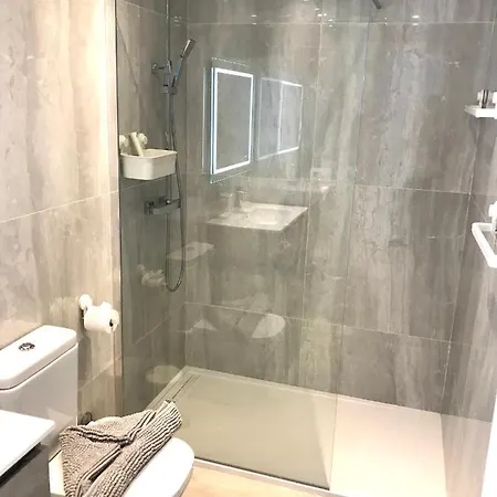 Air-conditioned 2 Bedroom Poolside Apt - Free Wifi Apartament Puerto del Carmen (Lanzarote)