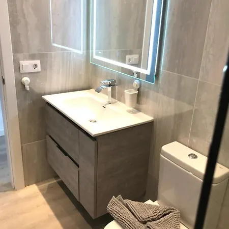 Apartament Air-conditioned 2 Bedroom Poolside Apt - Free Wifi