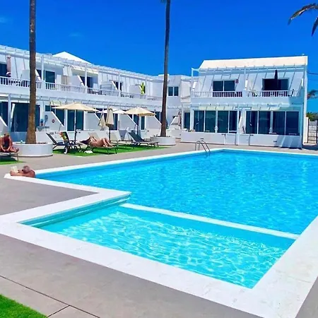 Apartament Air-conditioned 2 Bedroom Poolside Apt - Free Wifi